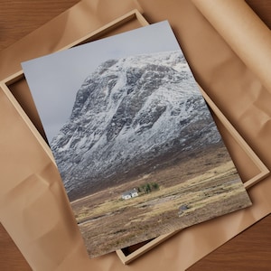 Impression photo Highlands écossais, impression Ecosse, art mural Highlands, art mural rustique, impression maison blanche écossaise, impression photo Royaume-Uni, art mural Royaume-Uni