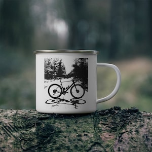 Gravel Bike Cykling Emalj Campingmugg, Cykelillustration bild 1
