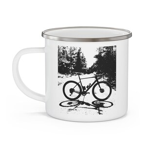 Gravel Bike Cykling Emalj Campingmugg, Cykelillustration bild 3