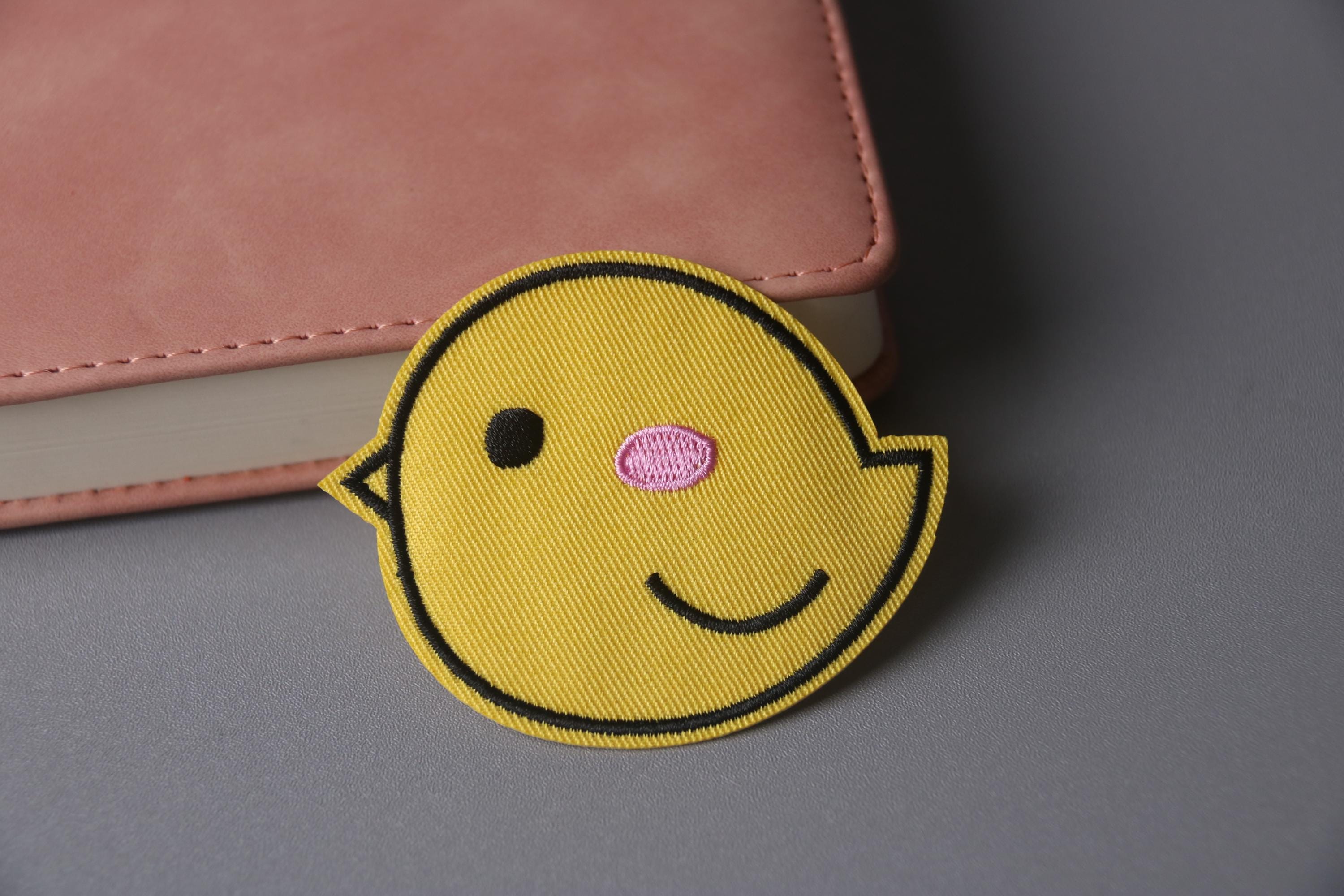 かわいいひよこのワッペン、鳥のワッペン、アイロンワッペン、刺繍 