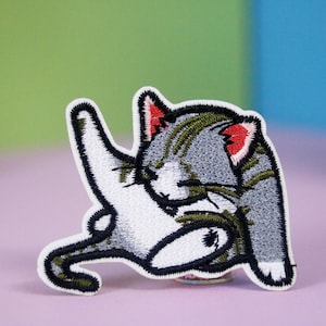 grooming cat patch,  kitty patch, iron on patch, embroidered patch, applique, patch for jacket, patch for backpack