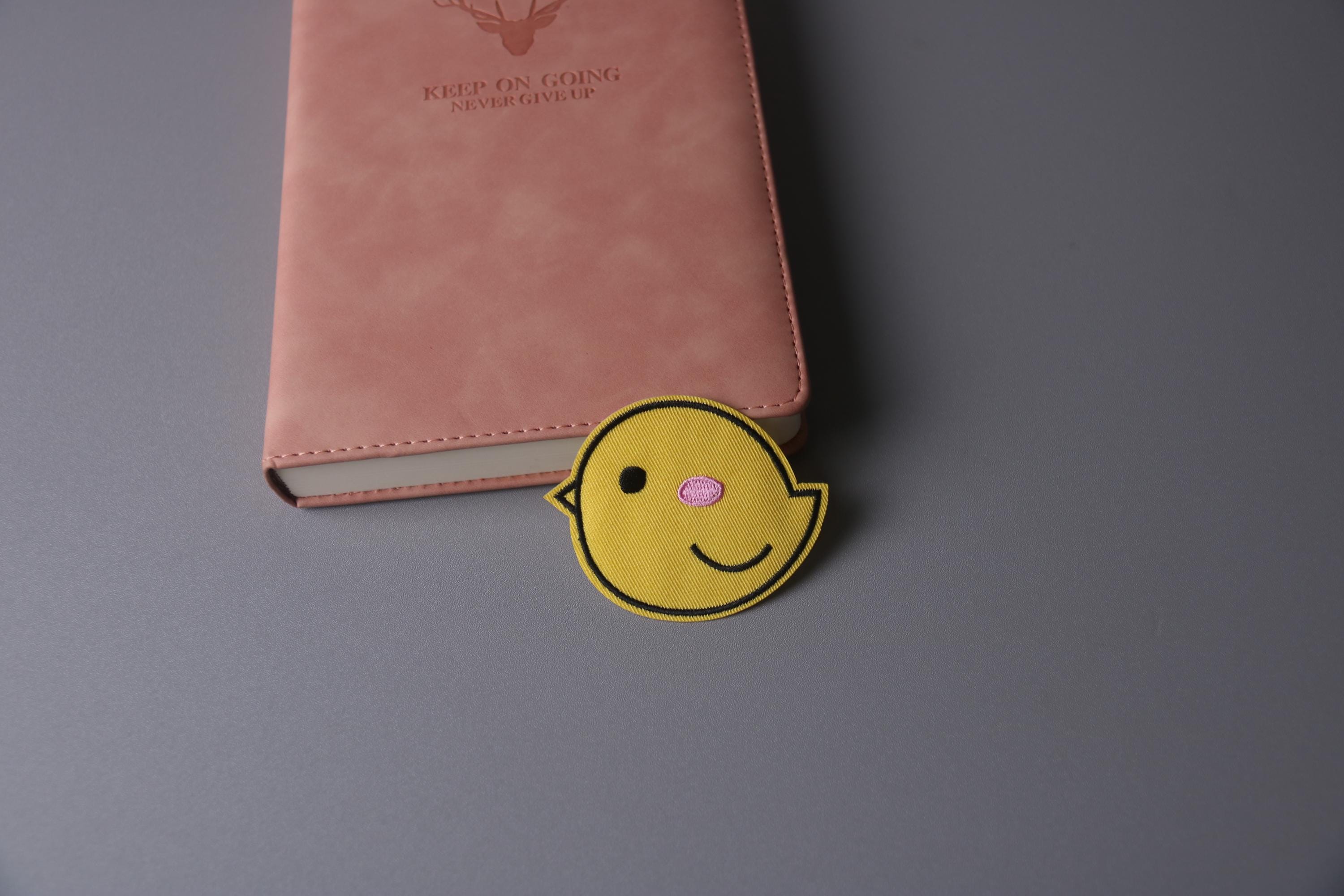 かわいいひよこのワッペン、鳥のワッペン、アイロンワッペン、刺繍 