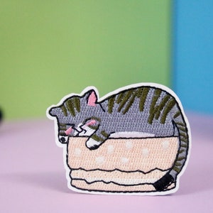 cat sleep on the burger patch, kitty patch, iron on patch, embroidered patch, applique, patch for jacket, patch for backpack