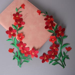 大きな赤い花のパッチ、梅の花、アイロンパッチ、刺繍パッチ、アップリケ、ジャケット用パッチ、バックパック用パッチ