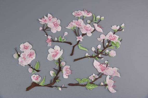 華やかな桜のワッペン、梅の花のワッペン、アイロンワッペン、刺繍