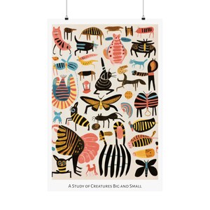 Op de afbeelding: Een kleurrijke illustratie van een verscheidenheid aan wezens, groot en klein, waaronder insecten, vogels en dieren. De illustratie is gemaakt in een grillige stijl met felle kleuren en zwarte contouren. De tekst "A Study of Creatures Big and Small" staat onderaan de illustratie.