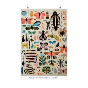 Op de afbeelding: Een kleurrijke illustratie van een verscheidenheid aan insecten en beestjes, waaronder vlinders, kevers en motten. De illustratie is op een crèmekleurige achtergrond en bevat de tekst "A Study of Creatures Big and Small".