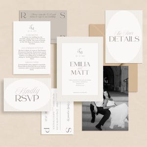 Puede incluir: Un conjunto de papelería de boda con tarjetas blancas de finas rayas verticales grises, tipografía serif negra y una fotografía en blanco y negro de una pareja. El set incluye una invitación para Emilia y Matt, tarjetas RSVP y una tarjeta de detalles.