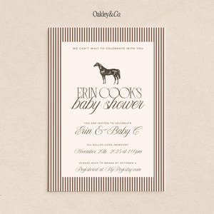 Puede incluir: Invitaci&oacute;n a un baby shower con fondo crema y rayas verticales marrones. La invitaci&oacute;n presenta una ilustraci&oacute;n de un caballo y el texto "Erin Cook's baby shower". Se incluyen detalles del evento e informaci&oacute;n de RSVP.
