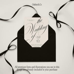 K&ouml;nnte beinhalten: Eine cremefarbene Hochzeitseinladungskarte mit schwarzer Schreibschrift und Serifentypografie, die in einem schwarzen Umschlag steckt. Der Text lautet oben Oakley&Co., gefolgt von der Hochzeit von Callie Jackson und Moe Almodi am zweiten Juni.