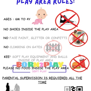以下が含まれることがあります： 「遊び場のルール」というテキストと、生後6か月から4歳までの子供向けのソフトプレイエリアのルールが書かれたカラフルな看板。ルールには、靴を履かないこと、顔に絵を描くこと、門に登ること、遊び場内での飲食は禁止されています。看板にはQRコードと「写真を撮ってタグ付けしてください：@yoursocialmedia」というテキストも含まれています。