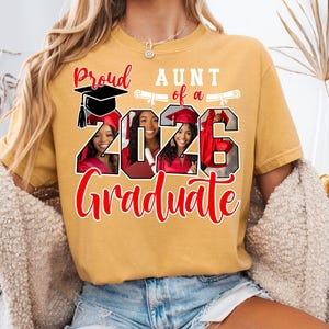 Plantilla editable en CANVA de graduación 2026, SVG PNG de graduación 2026, SVG personalizado con foto de graduación 2026, SVG de familia orgullosa de graduarse imagen 6