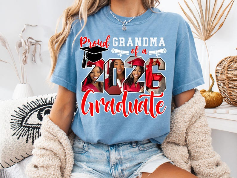 Plantilla editable en CANVA de graduación 2026, SVG PNG de graduación 2026, SVG personalizado con foto de graduación 2026, SVG de familia orgullosa de graduarse imagen 7