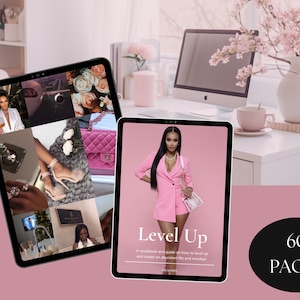 Puede incluir: Una tableta digital rosa y blanca con el texto "Level Up" en la pantalla. El texto debajo dice "Un libro de trabajo y una guía sobre cómo subir de nivel y crear una vida y una mentalidad abundantes". La tableta está sobre un escritorio blanco con un fondo rosa. Un círculo negro con el texto "60 PÁGINAS" está en la esquina inferior derecha de la imagen.