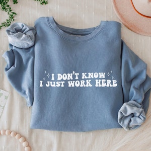 I Don't Know I Just Work Here Sweatshirt, Funny Cute Comfort Colors Sweatshirt, I Just Work Here Sweater, Idk I Just Work Here Sweatshirt