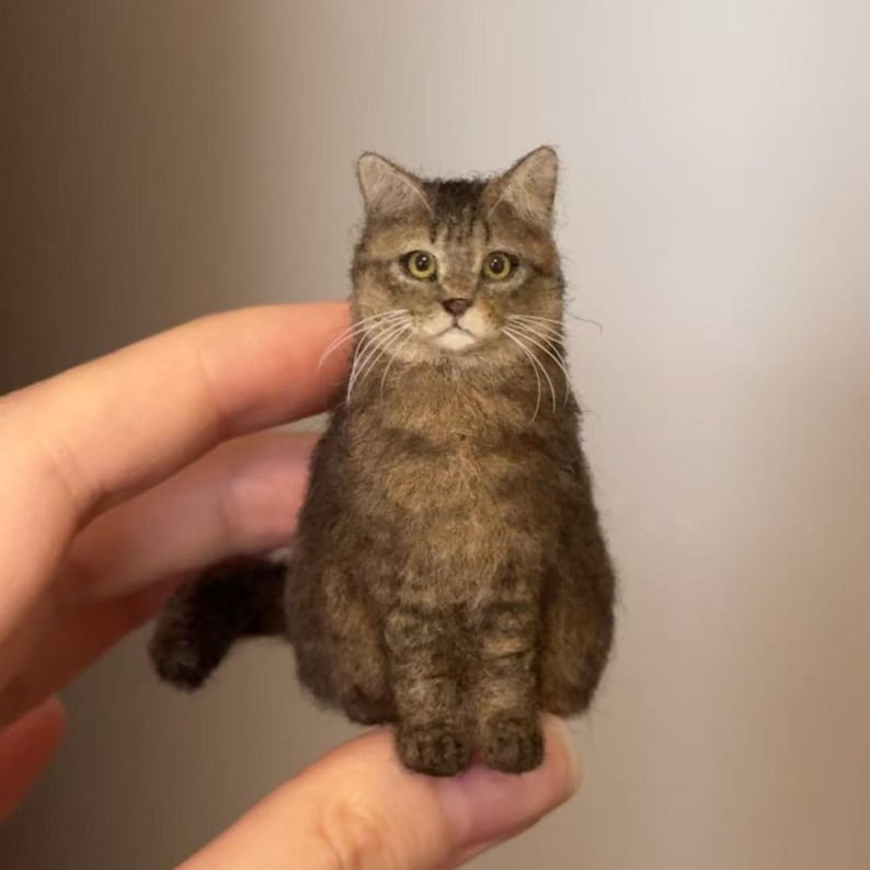 Custom Needle Felted Cat Figurine – Personalized Wool Pet Memorial Sculpture, Cat Loss Sympathy Gift image 3