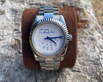 Orologio automatico personalizzato "chi se ne frega, sono già in ritardo" con lunetta scanalata e bracciale Oyster lucido