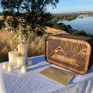 Boîte à cartes en forme de montagne avec fente pour mariage, décoration rustique, tirelire de réception en bois personnalisée pour cartes