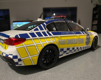 LEDカスタムパトカー 1/18 LAPD/ ロサンゼルス市警 LEDカスタムパトカー 1/18 LAPD/ ロサンゼルス市警 - メルカリ