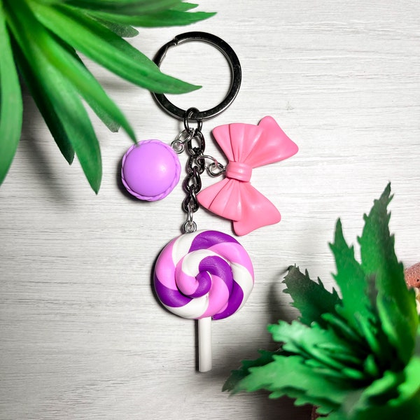 Porte-clés kawaii / Fait main en fimo / Pendentifs avec sucette rose et violette, noeud et macaron