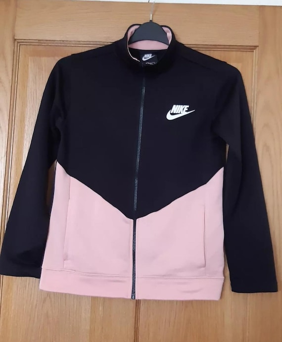 black and pink nike sweatsuit