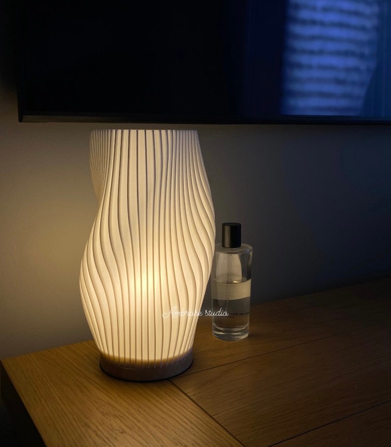 Table lamp image 3