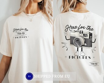 Camiseta de cámara retro - Camisa de vestir gráfica de gran tamaño Camiseta de fotógrafa de mujer, Regalo para ella, Aquí para las fotos Camisa divertida y groovy