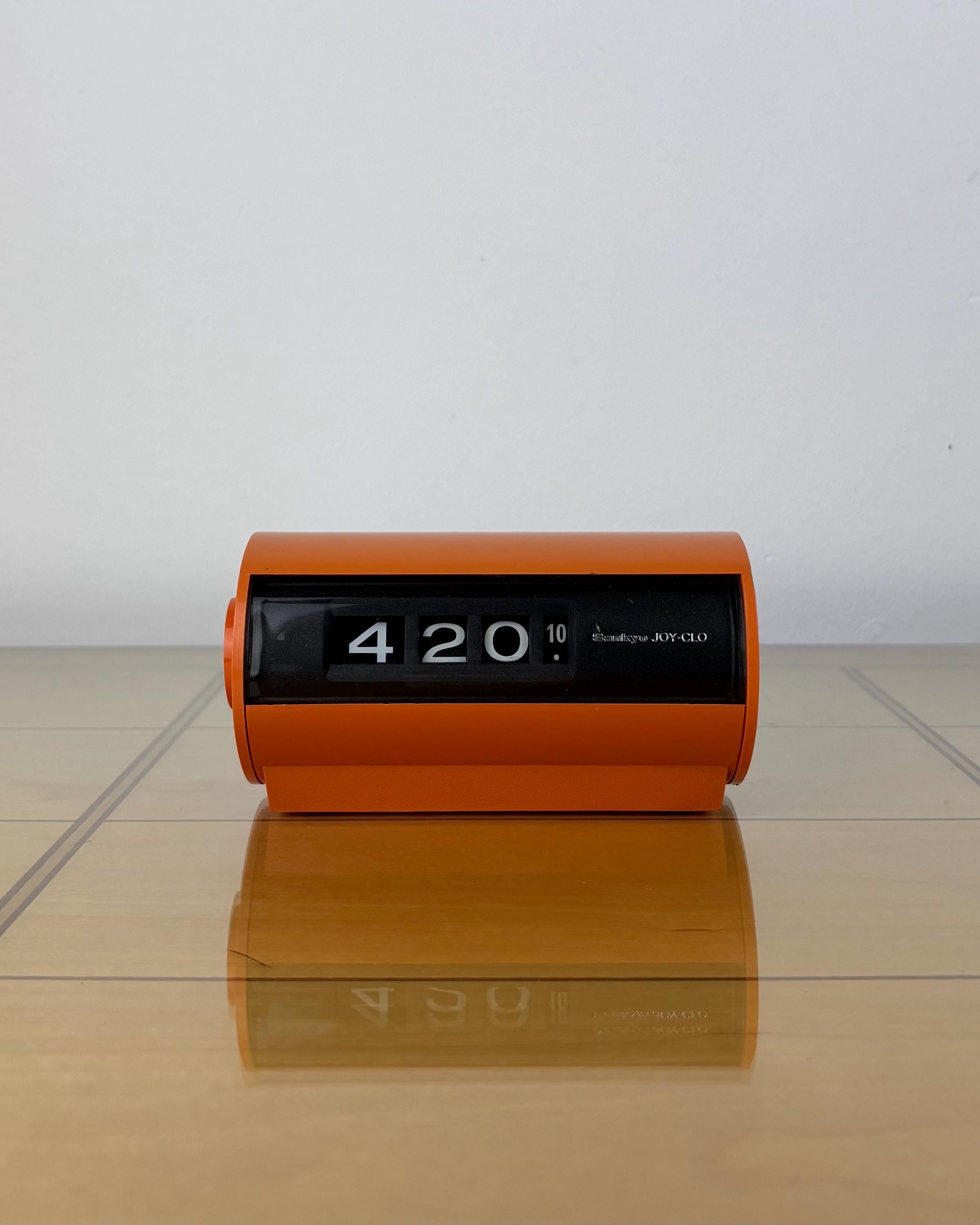 Sankyo TIME-GLO 60Hz用 スペースエイジ パタパタ時計 70s Space Age Orange Sankyo Flip Clock, Japan, 1970s for sale at