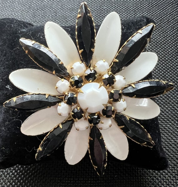 Vintage Large Black and White Daisy Brooch