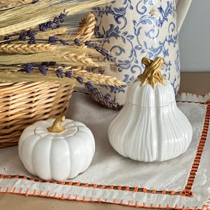 Bougies parfumées à la citrouille avec support / Bougie d&#39;automne / Décoration d&#39;Halloween / Décoration d&#39;action de grâces / Citrouille d&#39;Halloween / Décoration d&#39;automne pour la maison