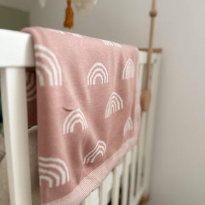 Baby blanket made of 100% cotton in pink with rainbow pattern / blanket for newborns, cuddly blanket for babies / breathable baby blanket / 70x90