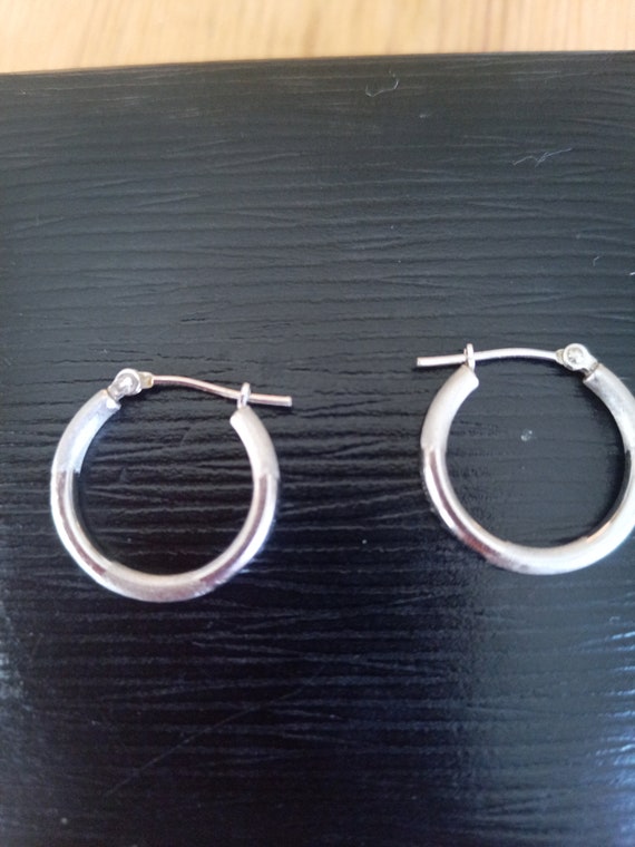 Vintage 10K white gold hoop earrings - image 1