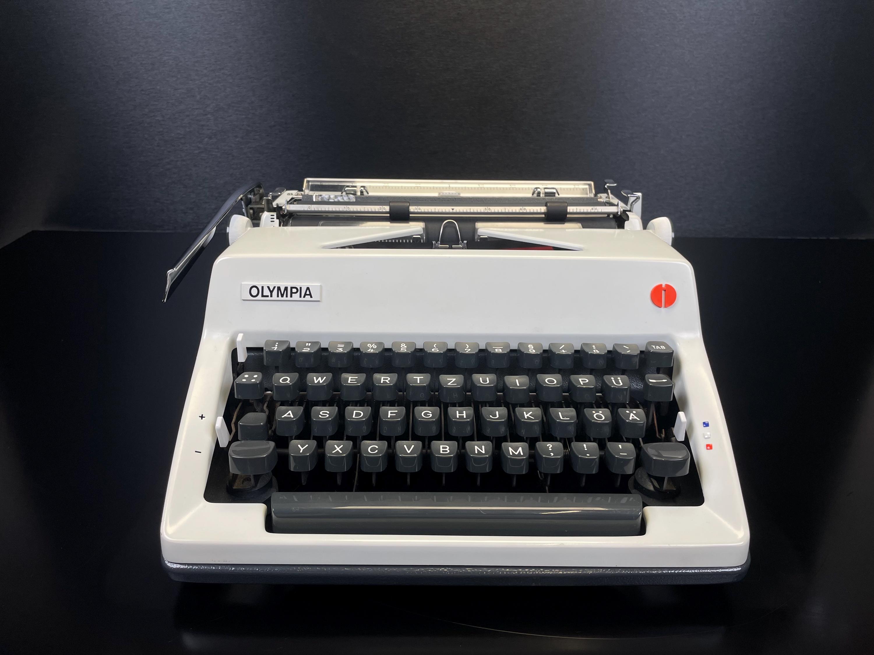 Olympia SM9 Typewriter QWERTZ, Portable, Fully Serviced and Cleaned Functional Typing Machine with Original Case SN: 4508770
