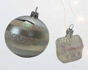 Lote de adornos navideños alemanes vintage icónicos de los años 50, adornos para árbol de Navidad con diseño de minicasas de vidrio pintadas a mano y destellos reflectantes