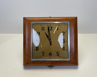 Reloj de pared grande vintage fabricado en Suiza, madera pulida suave, borde plateado, forma cuadrada, fabricado en Suiza, decoración clásica retro para el hogar