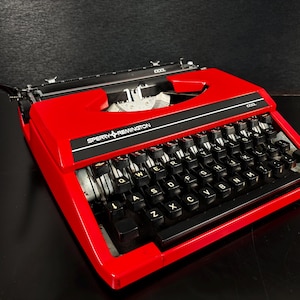 Vintage Remington Typewriter in Case - Etsy