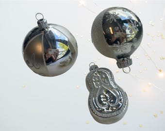 Lote de adornos navideños alemanes vintage icónicos de los años 50, adornos para árbol de Navidad con diseño de violín de vidrio pintado a mano y brillo reflectante