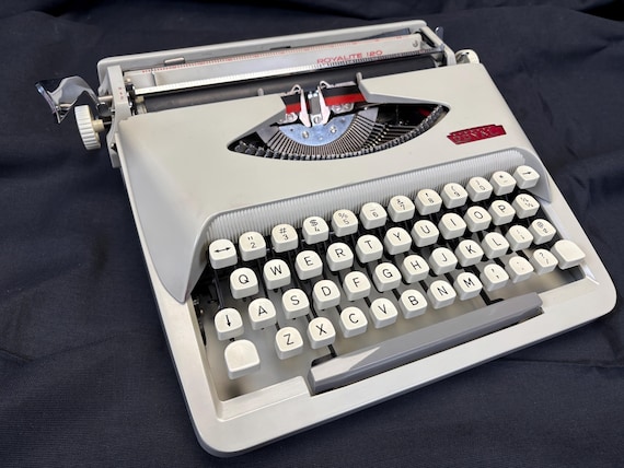 ローグ Vintage Royal Typewriter, Serviced and Cleaned, Functional Typing