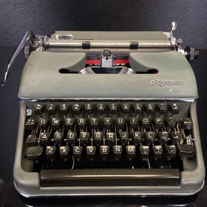 Vintage Olympia SM3 Typewriter, Fully Functional, Cleaned and Serviced Typing Machine, (No. 1364516), in 3+ *Star Condition, With Case