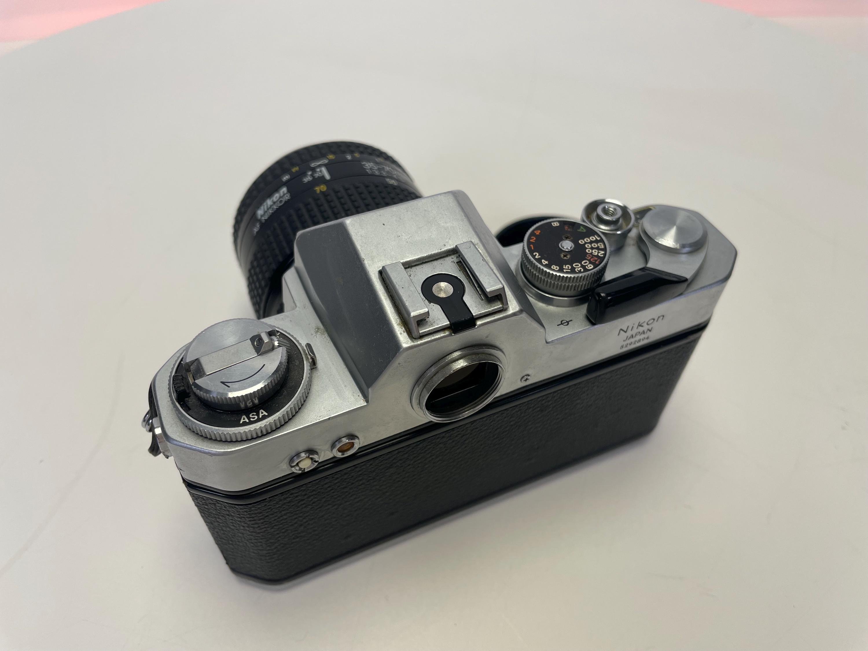 美しいビンテージ Nikon Nikomat EL フィルムカメラ、AF Nikkor 35-70