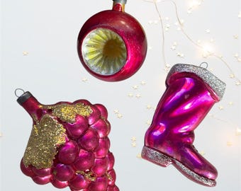 Lote de adornos navideños vintage icónicos de los años 60, adornos navideños de plástico italiano pintados a mano con forma de uva rosa y bota de Papá Noel con sangría reflectante