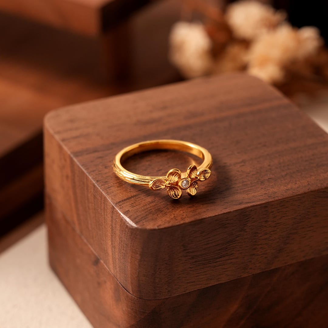 18K Gold Clover CZ Ring: Dainty Floral Lucky Jewelry - Etsy display picture 3