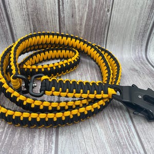 Paracord Dog Leash with Frog Clip