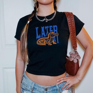 Later Gator 90s Baby Tee Graphic Baby Tee Retro Trendy Alligator Y2K Tee Baby Tees Women Alligator Croptop Gift for Best Friend Florida Tee Black