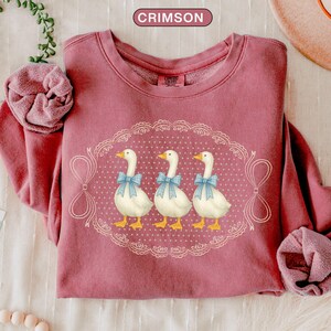 Vintage Country Geese Comfort Colors Sweatshirt Blue 1980s Kitchen Farmhouse Crewneck Silly Goose Lover Tshirt Retro Mama Cottagecore Crimson