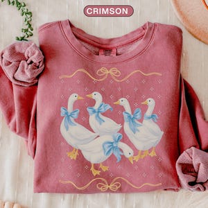 Vintage Country Geese Comfort Colors Sweatshirt Blue 1980s Kitchen Farmhouse Crewneck Silly Goose Lover Tshirt Retro Mama Cottagecore Crimson