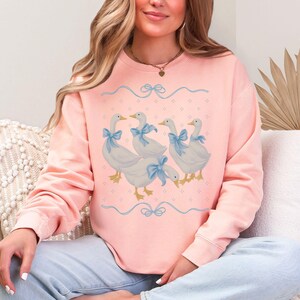 Vintage Country Geese Comfort Colors Sweatshirt Blue 1980s Kitchen Farmhouse Crewneck Silly Goose Lover Tshirt Retro Mama Cottagecore Peachy