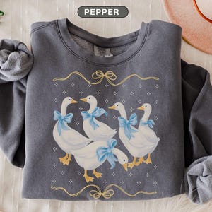 Vintage Country Geese Comfort Colors Sweatshirt Blue 1980s Kitchen Farmhouse Crewneck Silly Goose Lover Tshirt Retro Mama Cottagecore Pepper