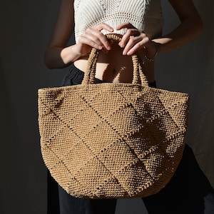 Gehäkelte Stroh Tragetasche für den Sommer, Beige leichte Strand Umhängetasche, Gehäkelte Bast Schultertasche, Handgefertigte stilvolle Einkaufstasche