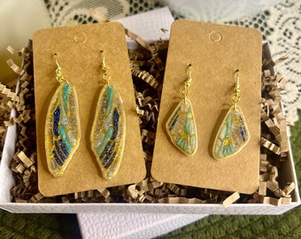 Pendientes de ala de mariposa dorada: encantador colgante de moda primaveral, accesorio perfecto para atuendos de temporada, regalo único. Caja de regalo disponible